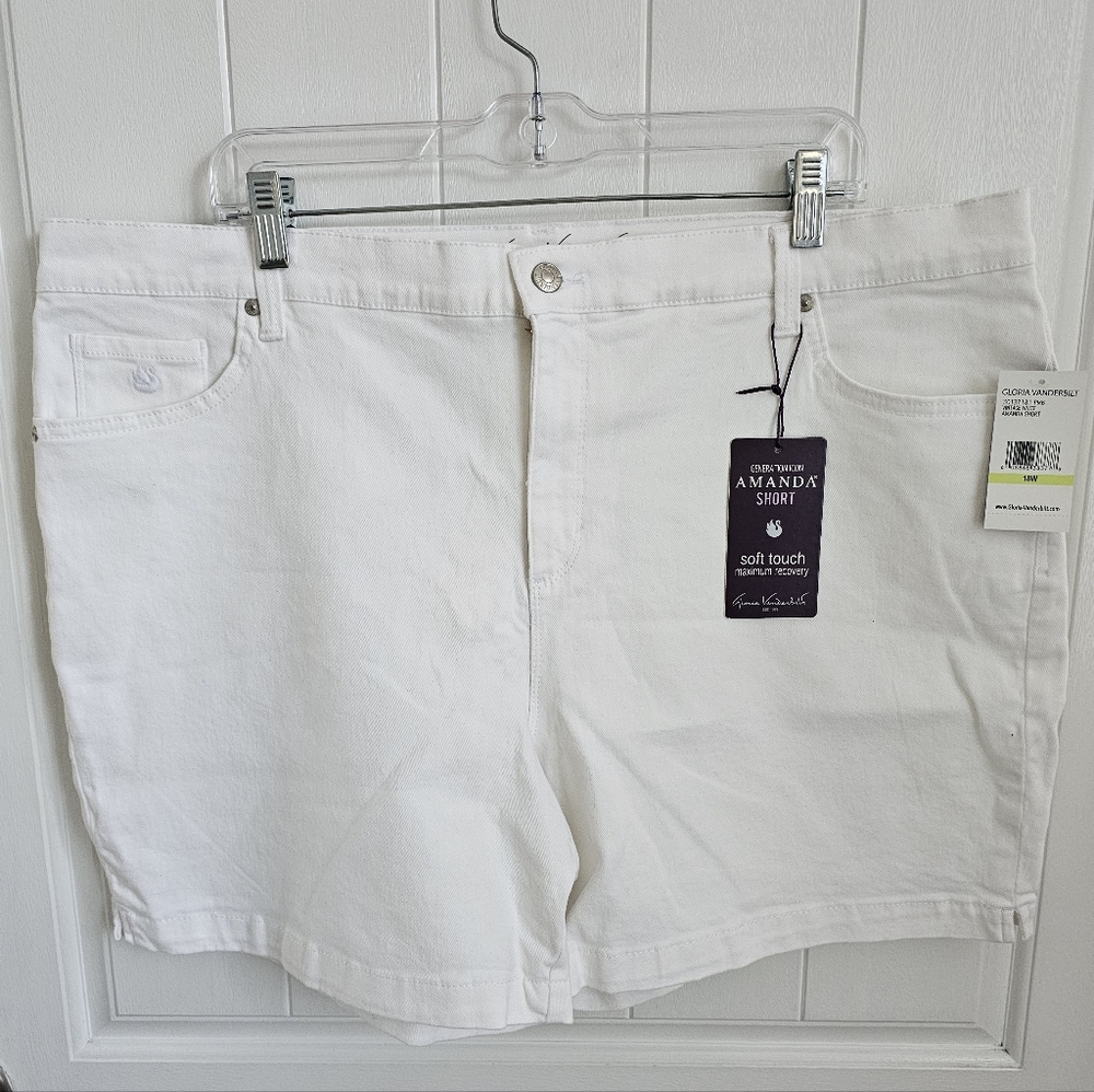 NWT Gloria Vanderbilt Women's Pure White Amanda Shorts, Slimming Classic Rise